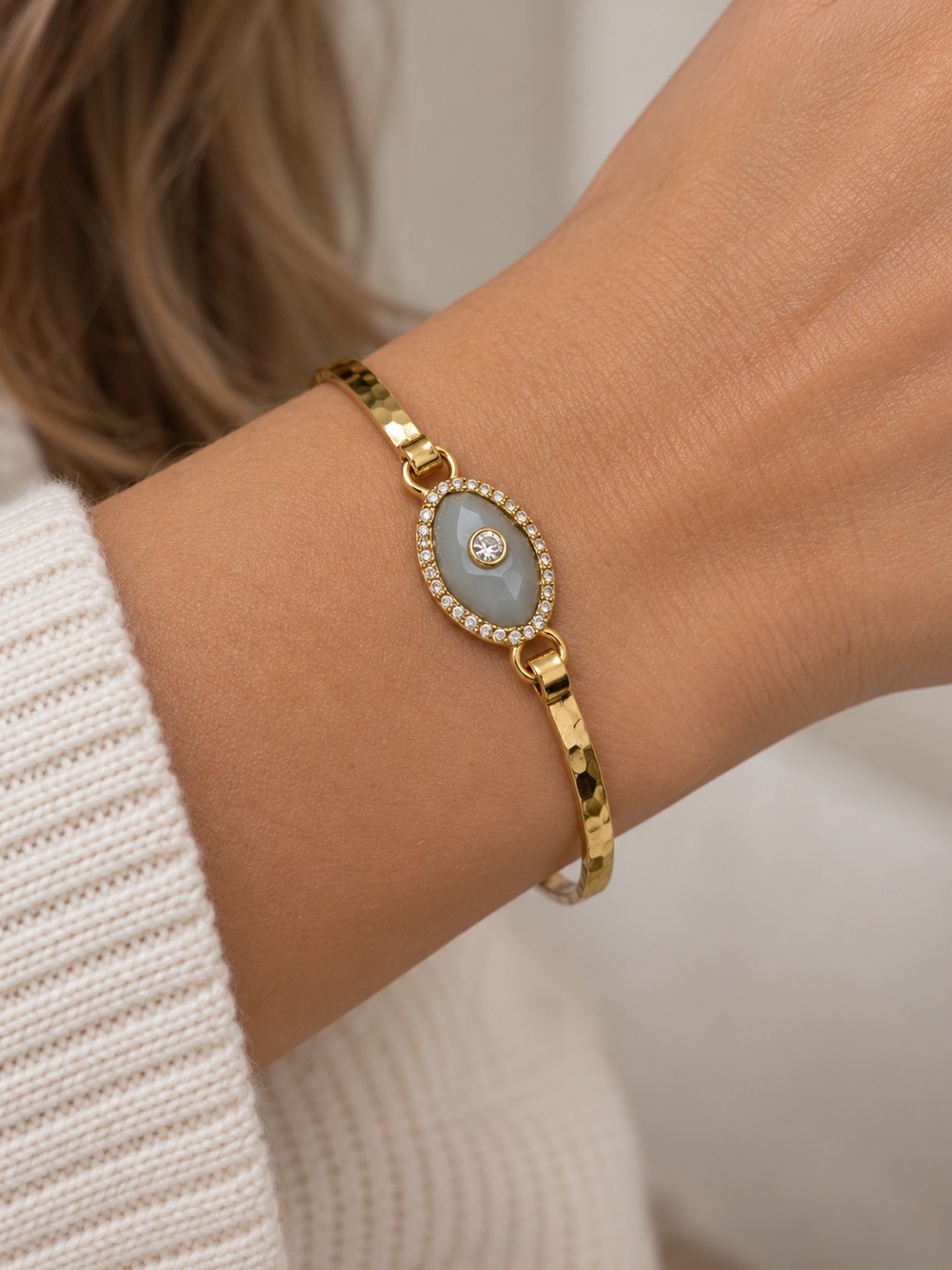 |Avon| Vintage Cabochon Wire Bangle